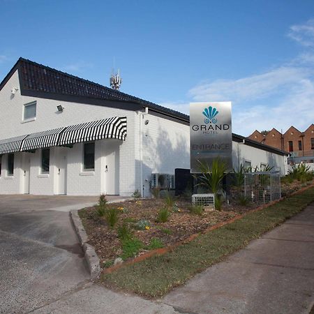 Grand Hotel And Studios Wyong Extérieur photo