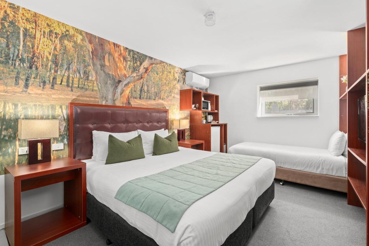 Grand Hotel And Studios Wyong Extérieur photo