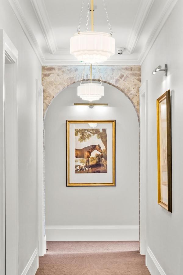 Grand Hotel And Studios Wyong Extérieur photo