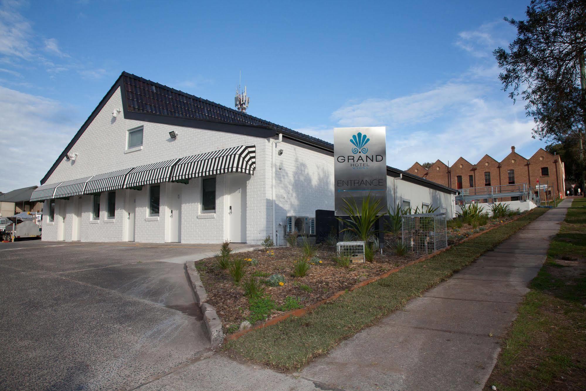 Grand Hotel And Studios Wyong Extérieur photo