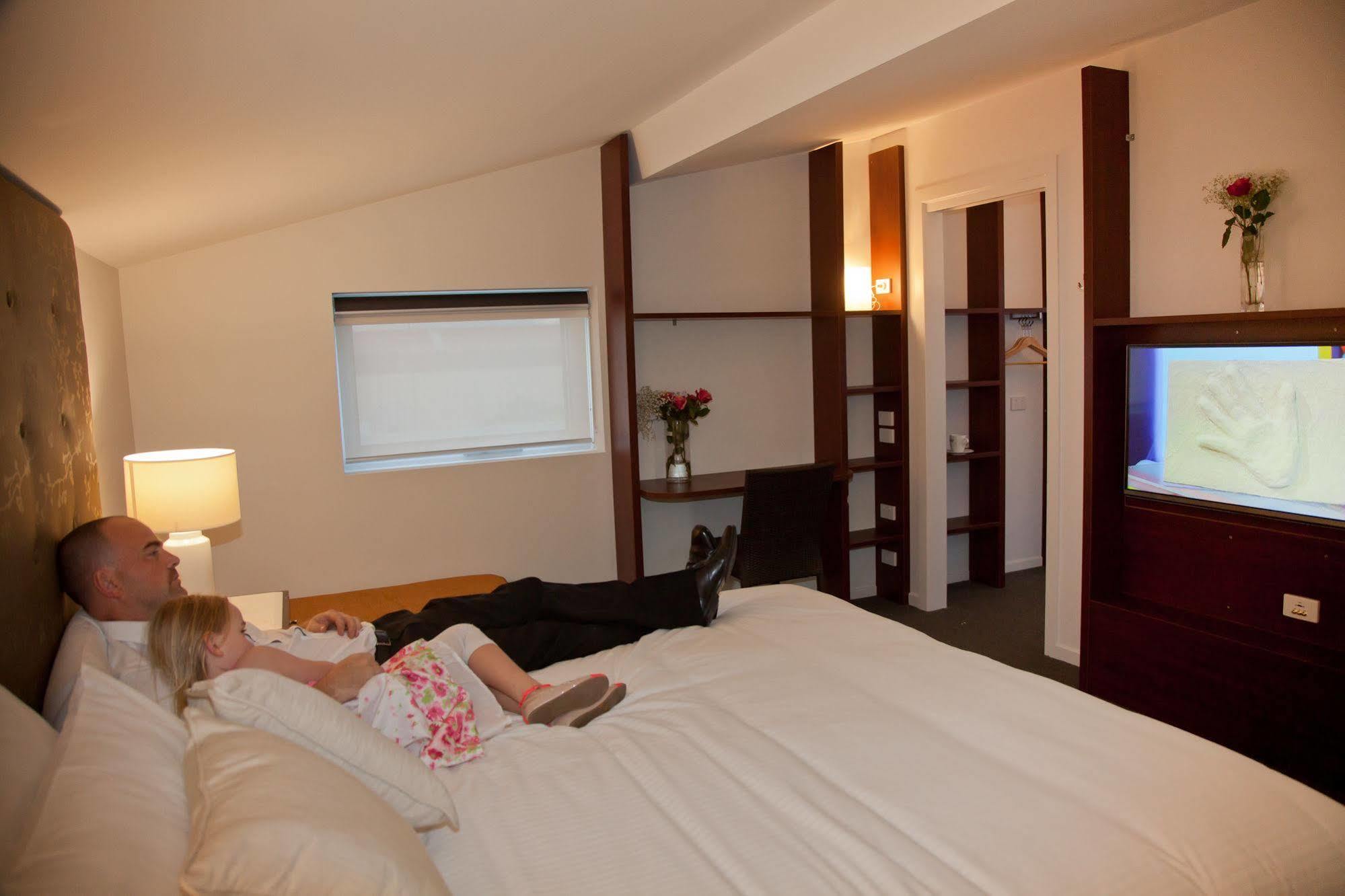 Grand Hotel And Studios Wyong Extérieur photo