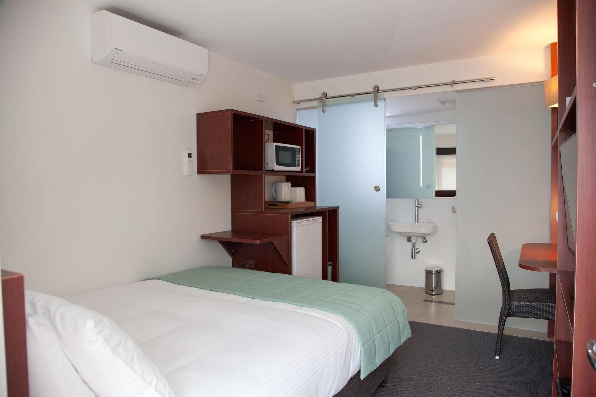 Grand Hotel And Studios Wyong Extérieur photo